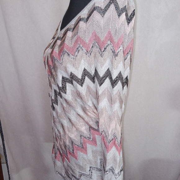 White House Black Market Chevron Long Sleeve in Pink, Black, and Cream - Picture 10 of 13